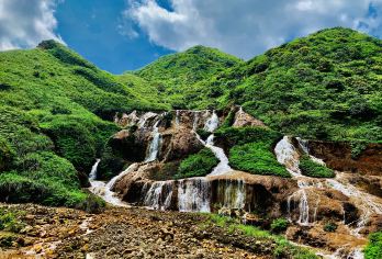 野柳+十分+十分瀑布+黄金瀑布+九份拼车一日游【展开台湾东北角一日游，尽览野柳地质公园和女王头奇景!】