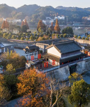 6天5晚 • 9 人精緻小團｜黃山風景區＋九華山＋宏村＋徽州古城＋呈坎 深度旅遊，特色沉浸式體驗｜限定徽州魚燈夜遊，解鎖在地非物質文化遺產風情