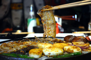 湘派网红烤肉，笑傲宵夜江湖，边城浪子一出，吃货尽展欢颜