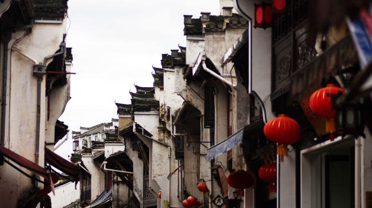 4-Day Huangshan Scenic Area + Hongcun Village + Huizhou Ancient Town