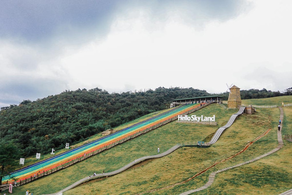 安吉旅行_峡谷激流勇进,夜幕火舞群欢,云上草原高山畅玩