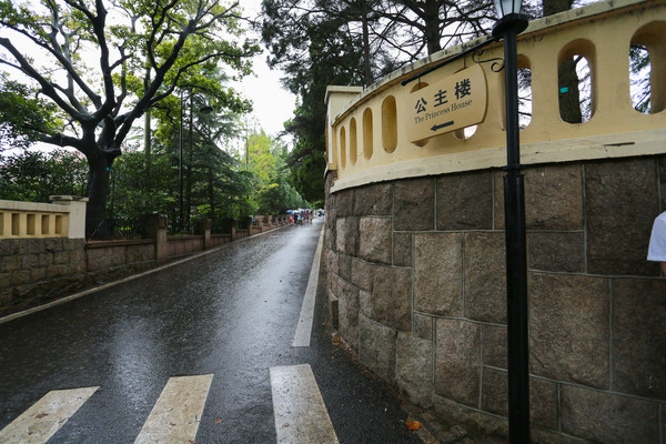 青岛八大关最适合在雨后行走