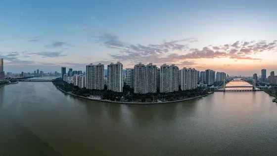 前山河畔