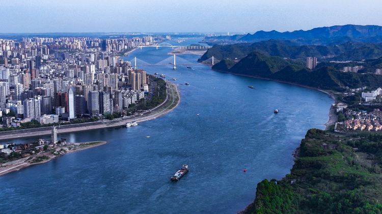 Wanda Plaza/Three Gorges Visitor Center (Busy commercial area, scenic riverside views)