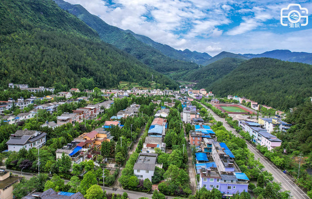 重庆大山里的花乡，位于涪陵武隆丰都三区交界处，家家户户住别墅