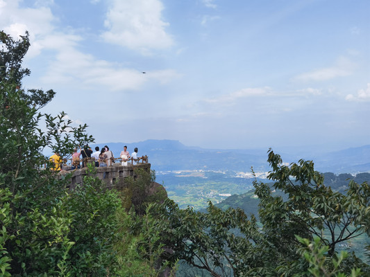 邂逅重庆养生胜地綦江,爬古剑山赏横山花仙谷800亩花海,走进王良故居重走长征路