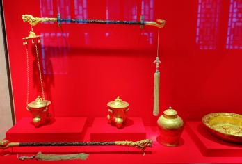 北京故宫博物院一日游【可上午场/下午场/导游精讲/无线耳麦】【三分靠看，七分靠听，专业导游带您游览探秘不一样的故宫紫禁城。】