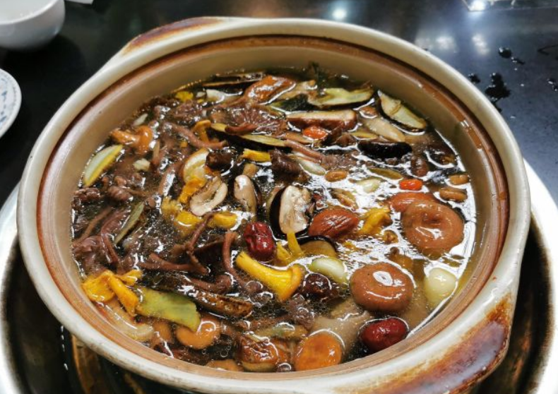 翠竹园野生菌火锅店