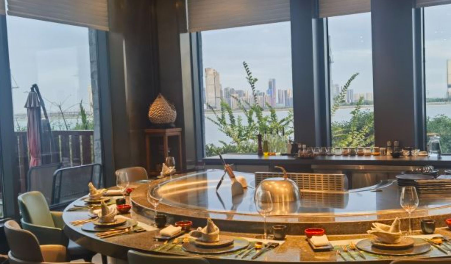 一板铁板烧·隐秘一线江景花园餐厅(西湖左岸·天元店)