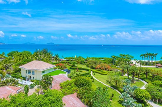 在亚龙湾享受海滨假期，体验热带天堂之美