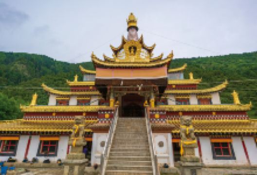 贡巴寺景点图片