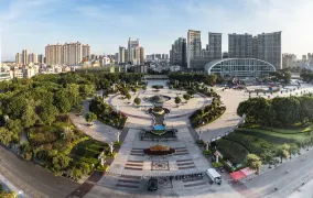 3-Day Yulin Tour: Relaxation at Yulin People's Park, Wonders of Yulin Little Tibet