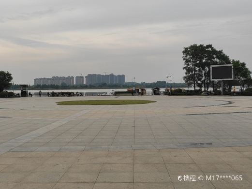 东湖广场