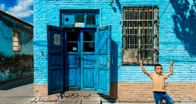 居住37个民族的新疆老城伊宁，俄式房屋和美食丰富，却仅被当中转站