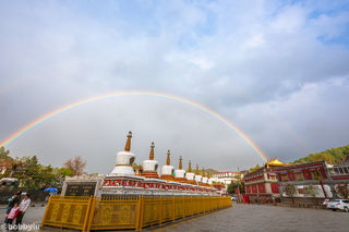 错的时间去了对的地方，一场太阳雨后，彩虹下目睹了塔尔寺的魅力