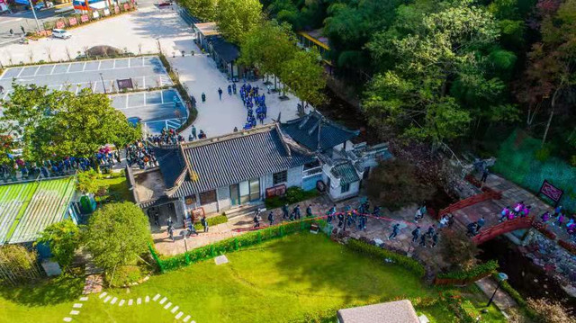 徐凫岩团建活动,500人的学生