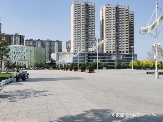 任丘新市民广场