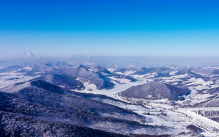 南方人喜欢夏天漂流,北方人喜欢冬天漂流,雪山中漂流太刺激啦