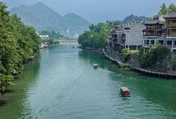 边城茶峒+矮寨大桥+天问台【上门接送/6人团/无自费购物】【1、精致包车团两人起发，独立成团，绝无加价，无自费】