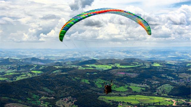 白龙山滑翔伞飞行基地