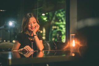 坐拥花房品酒读诗，诗意地栖居在什间里