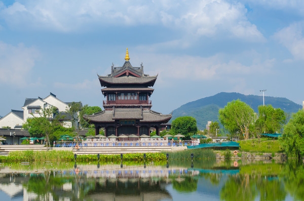 是曹娥江省级风景名胜区的核心区块,是上虞首个国家4a级旅游景区