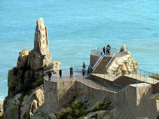 山东旅游:威海观成山头赏赤山风光(图)