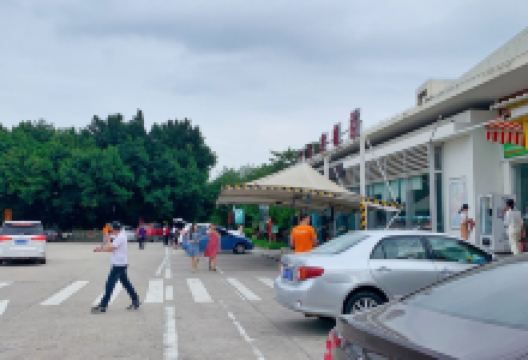 朝阳山服务区-便利店购物图片