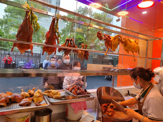 四方食事，不过一碗人间烟火——鑫罗阁与美食