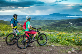 在犹他州五大国家公园里，有红岩峡谷和漫天繁星，附送终极游玩指南