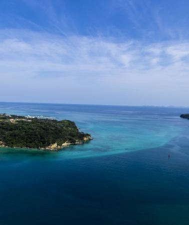 6天5晚 • 日本沖繩市「琉球文化體驗 · 美麗海水族館 · 全程四鑽飯店 · 自由行」萬座毛＋古宇利島＋海洋博公園＋沖繩美麗海水族館