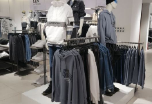 以纯(解放路店)购物图片