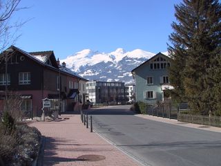 欧洲行走进列支敦士登首府瓦杜兹（图）