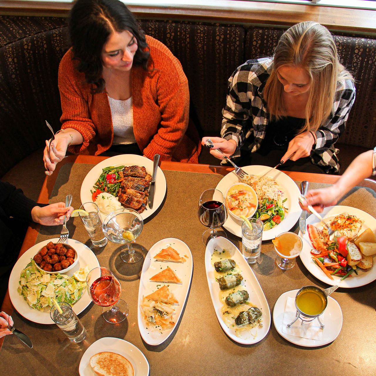 Mano's Restaurant & Lounge餐厅图片