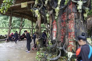 一场大火过后,再也不见中国最后的原始部落翁丁佤寨了