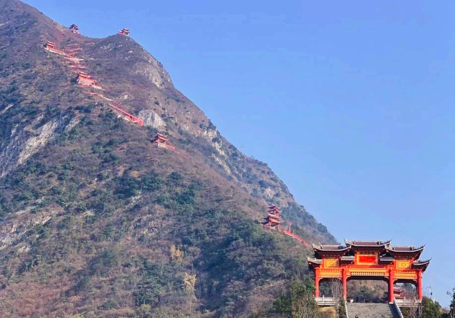 1-Day Ebian Tour: Jinkou Grand Canyon's majesty, Heizhugou's mysterious depths