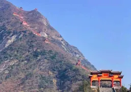 1-Day Ebian Tour: Jinkou Grand Canyon's majesty, Heizhugou's mysterious depths