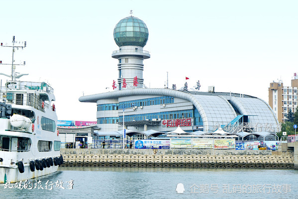山东这座海岛 一脚踏两海被誉“海上仙境” 海面高低不平令人称奇