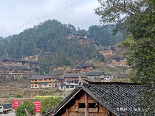 乌利生态旅游古寨