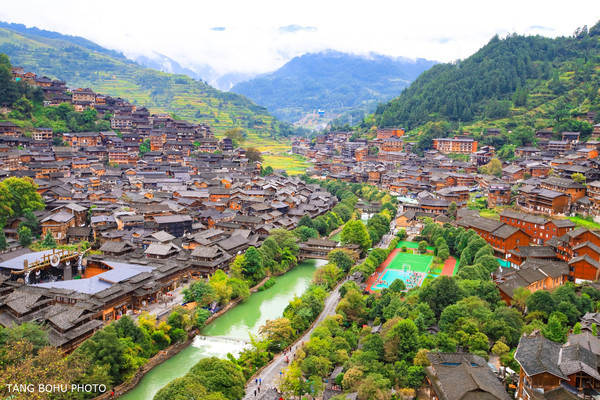 黔东南小众旅游地,走进西江千户苗寨,谱一曲高山流水