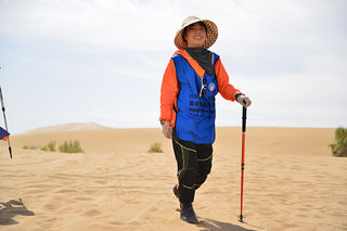 越广袤沙海丨大牧人首届戈壁徒步70km挑战赛