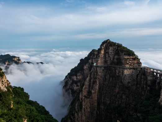白石山玻璃栈道