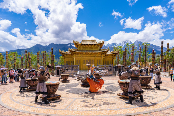 于雪山峡谷间，荣耀五百年木府，光泽后人