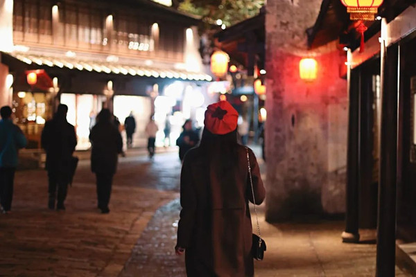 夜色渐浓，三场大戏正在上演！夜幕下的沙家浜，究竟有多精彩？