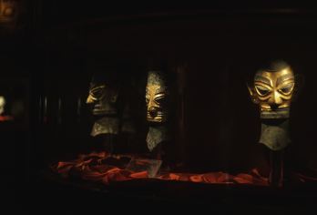 都江堰+三星堆一日游【1单1团·大咖精讲赠盖碗茶·纯玩团】【[赠送正宗四川盖碗茶]品都江堰景区内茶舍盖碗茶，放慢游玩脚步，有山有水有茶，感受巴蜀文化！】