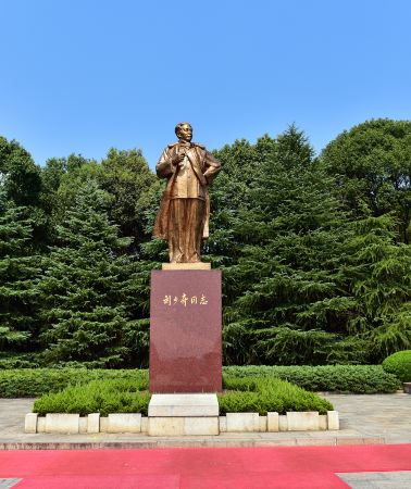 2天1晚 • 「3 成人出行可安排加床三人房」長沙＋橘子洲景區＋岳麓山＋劉少奇故里＋韶山＋毛澤東同志故居