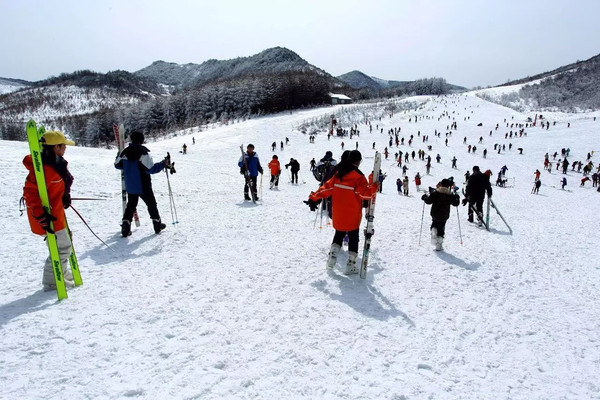 2022宜昌滑雪之旅:自驾游和跟团游哪个更方便