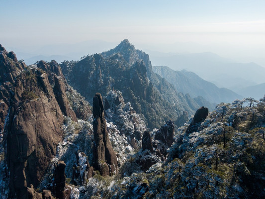 十三年后重游三清山，雪后雾中的胜地，沛然有仙气