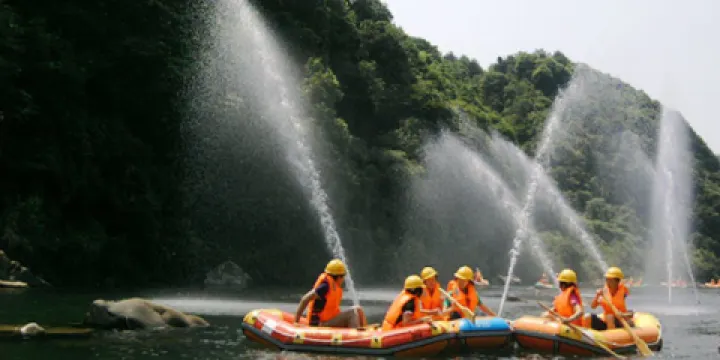 黃山休寧顏公河漂流