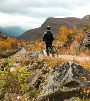 弗洛姆游记图文-趁秋风宜人，来挪威开启一趟“醉”美骑行